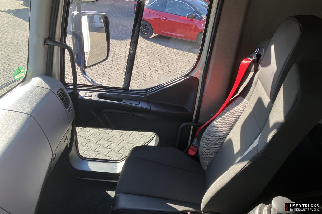 Renault Trucks D Wide 