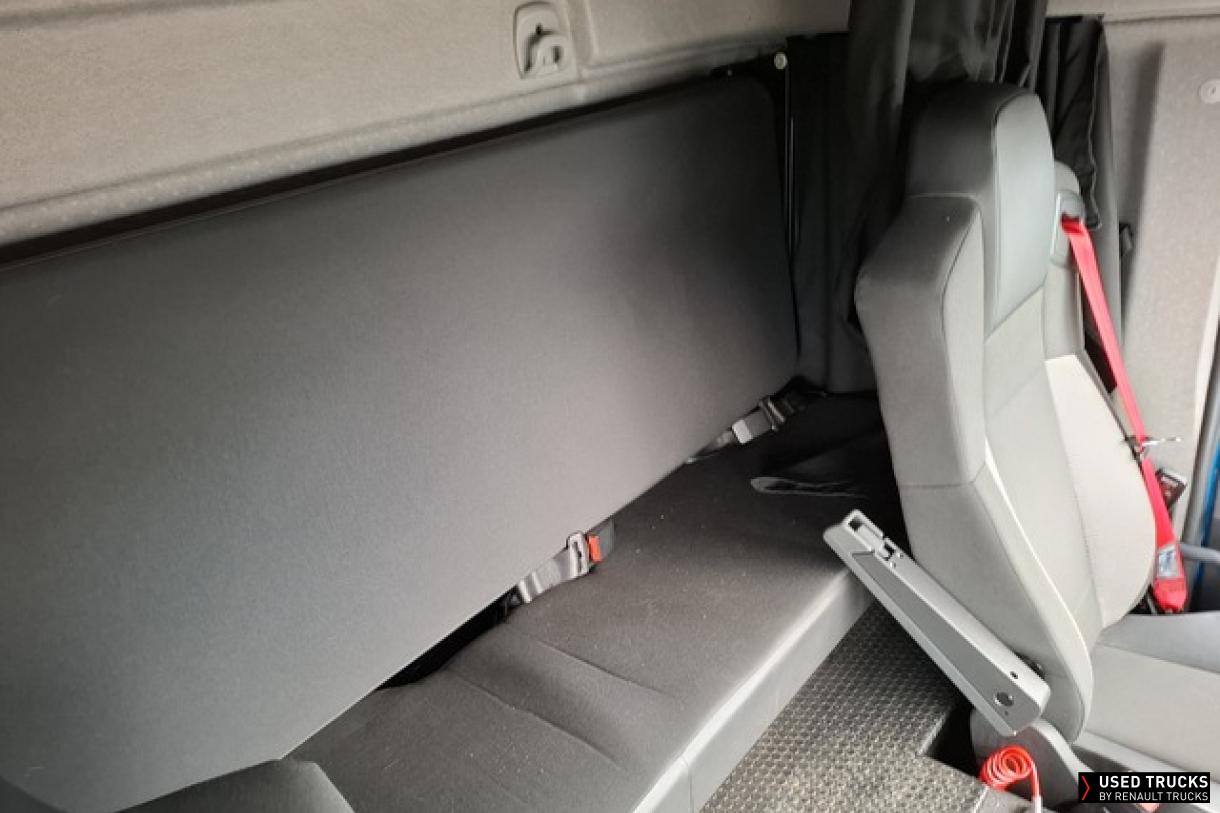 Renault Trucks D Wide 320