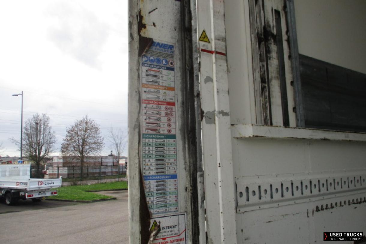 Renault Trucks D Wide 320