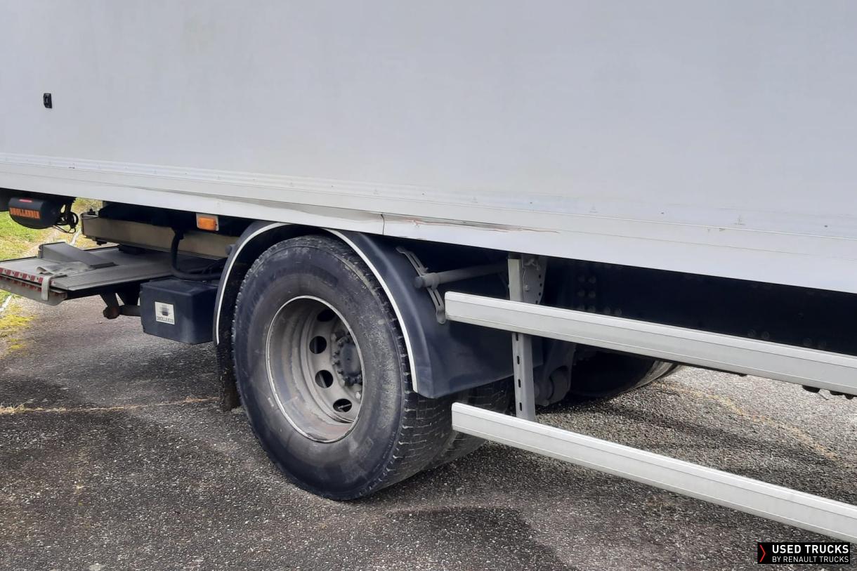 Renault Trucks D Wide 320